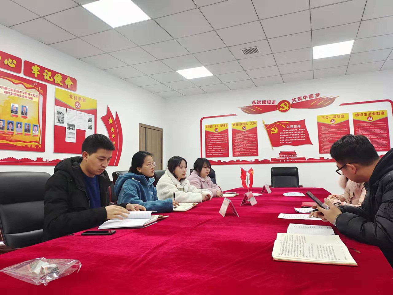 铜仁市数据职业杏耀党支部开展2022年1月党员活动
