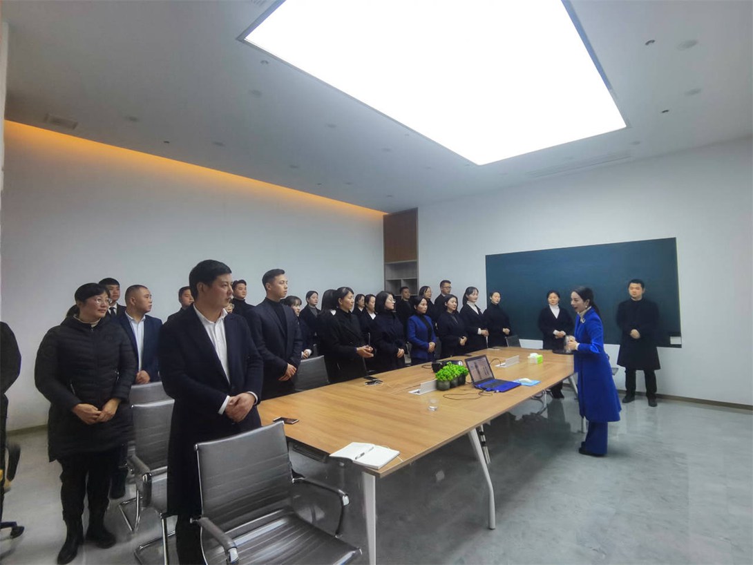 杏耀教师罗杨赴雪子集团(贵州)房地产营销中心进行礼仪培训