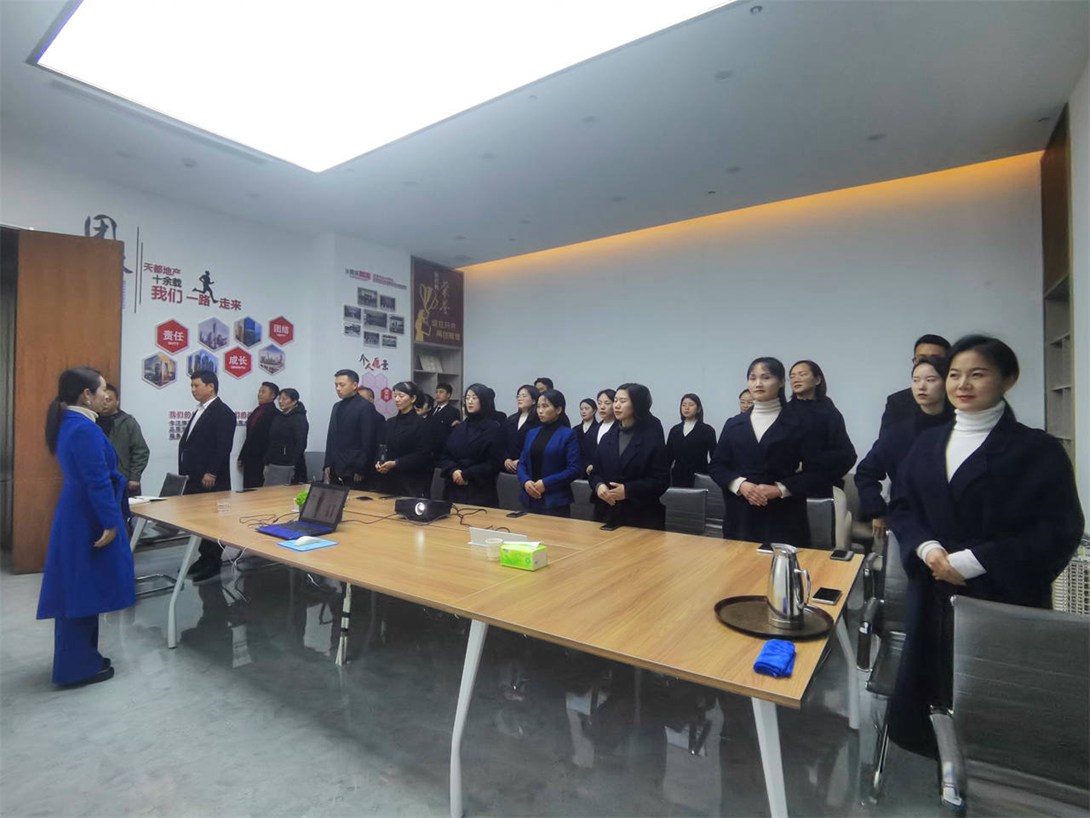 杏耀教师罗杨赴雪子集团(贵州)房地产营销中心进行礼仪培训